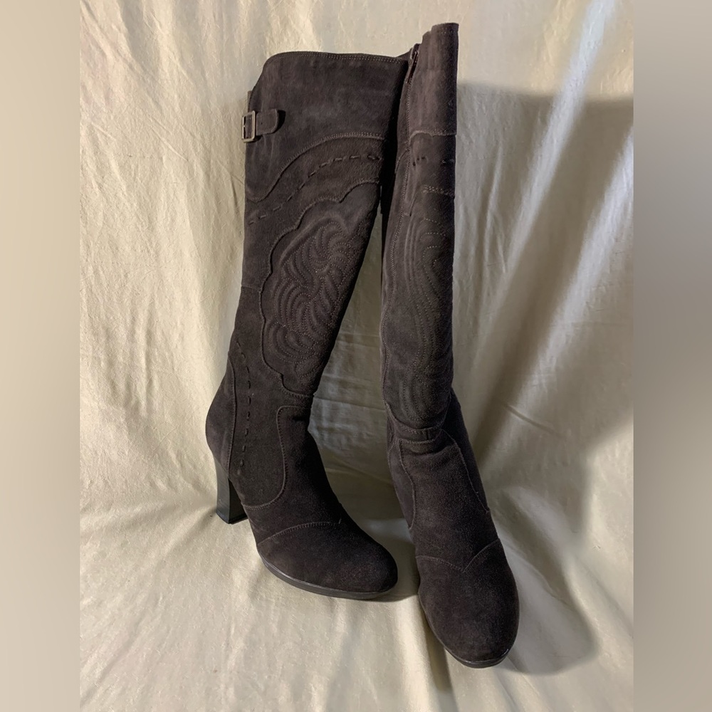 Alberto brown suede boots size 8